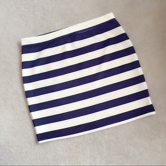 Forever 21 Navy Blue & White Stripe Skirt Size Medium - Picture 2 of 8